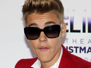 Justin Bieber taunts Drake Bell after...