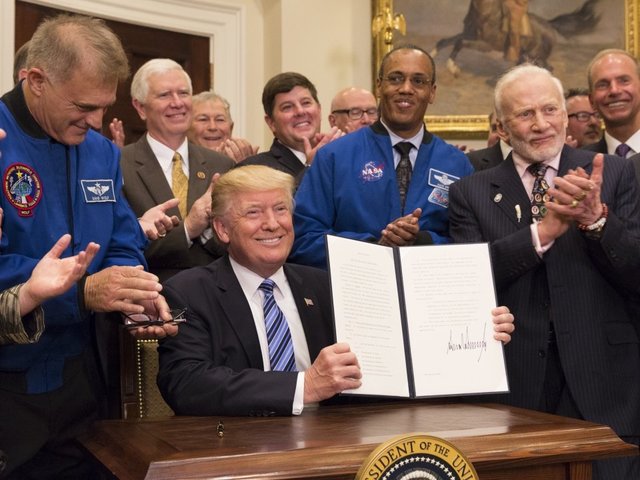 Trump orders resurrection of National Space Council Trump orders resurrection of National Space Council