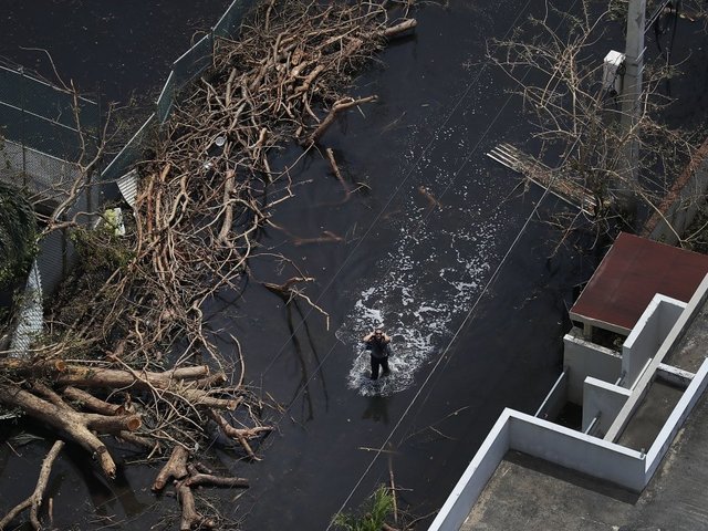 Puerto Rico: Trump lashes out at San Juan mayor Puerto Rico: Trump lashes out at San Juan mayor