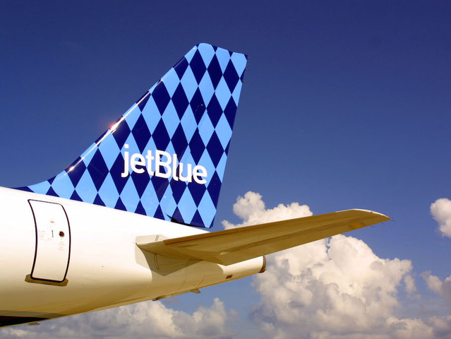 Flight attendant abandons $3M worth of cocaine