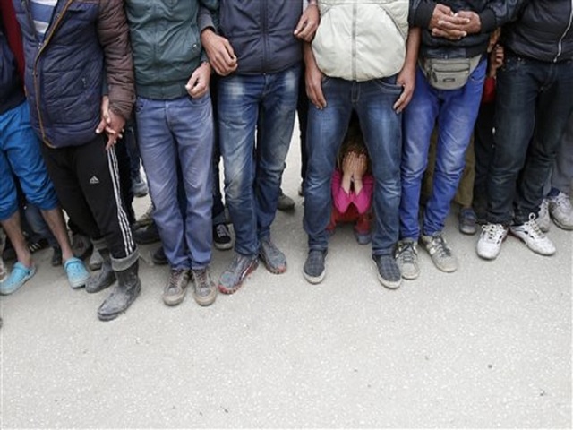 Greece begins refugee deportations under EU plan