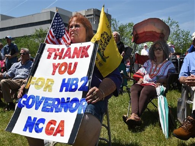 US gov't: N.C. LGBT law violates civil rights