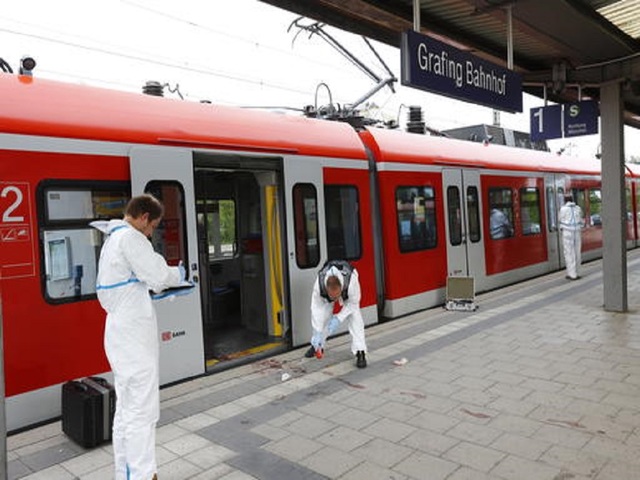 1 person dead after German train stabbing
