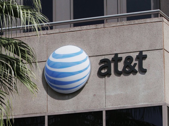 AT&T to cut data overage charges for wireless customers