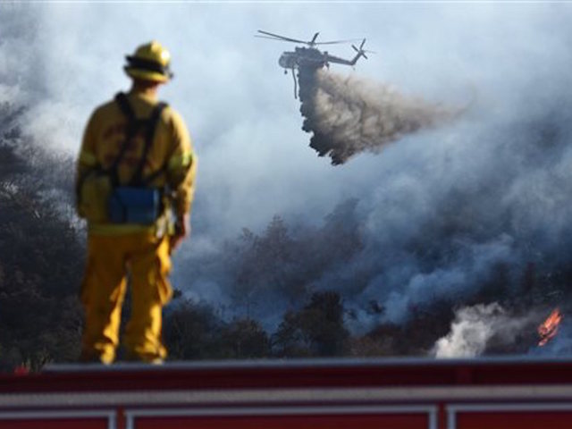 Verizon apologizes for throttling service firefighters fighting wildfires, lifts data caps