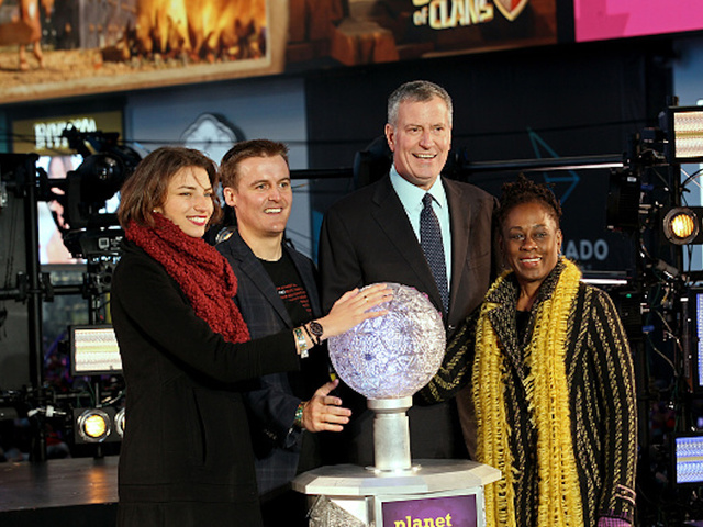 NYC mayor bashes Times Square Ball drop attendees