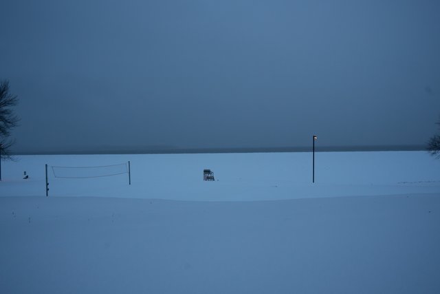 Blizzard buries east coast landmarks under bed of snow