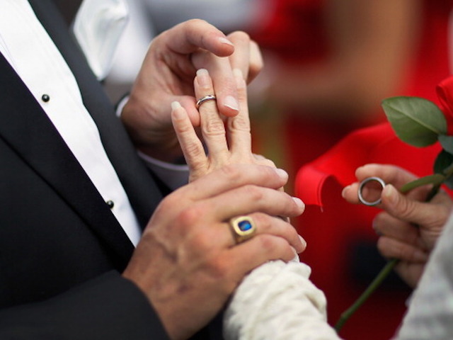 India inches closer to criminalizing Muslim practice of instant divorce