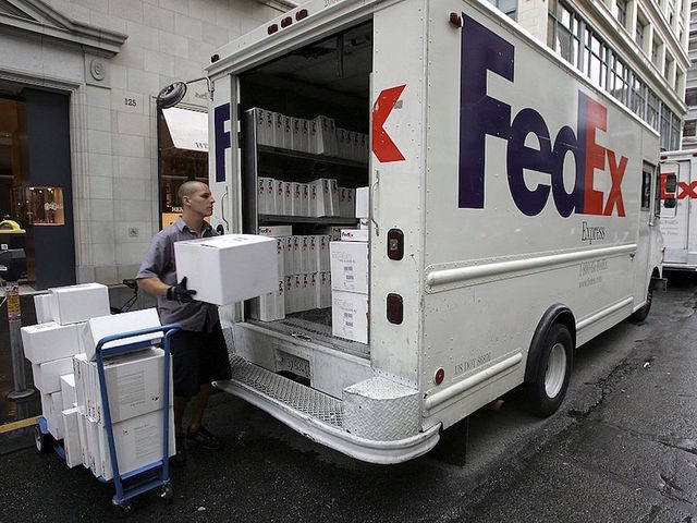 US online retail sales likely to surpass $1 trillion in 2027