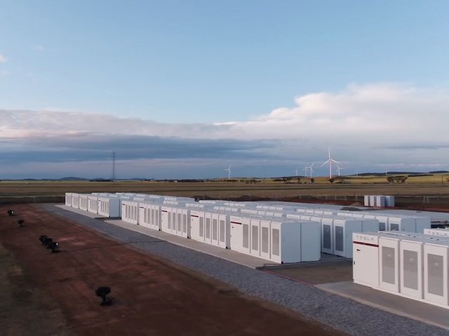 World's largest lithium-ion battery is ready to power-up World's largest lithium-ion battery is ready to power-up
