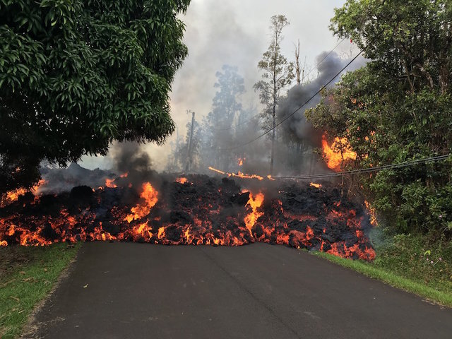 Hawaii volcano could send 10-ton boulders half-mile into the air