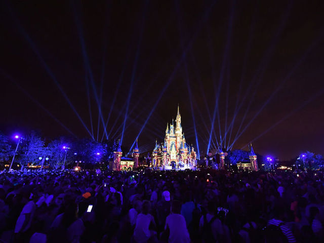 Disney embraces $15 minimum wage in negotiations with workers