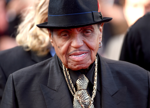 Joe Jackson, manager of The Jackson 5, is gravely ill, report says