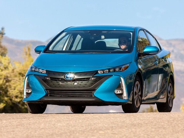 Toyota recalls more than 1 million hybrids for fire risk