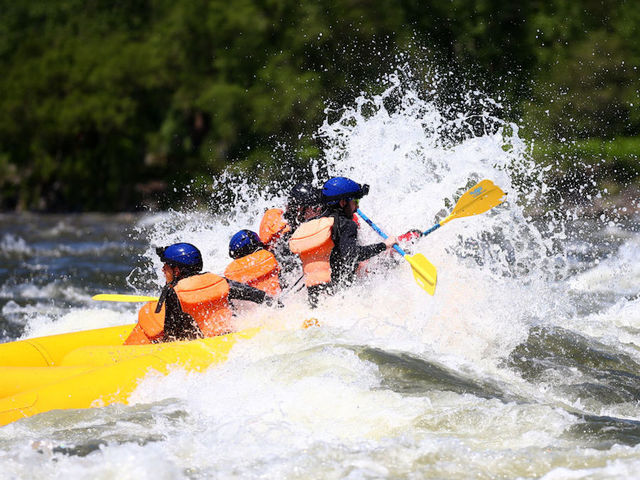 4 Americans, 1 tour guide killed in Costa Rican raft accident