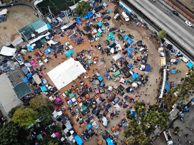 Migrants converge on Tijuana-San Diego border
